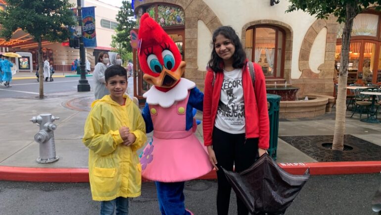 Winnie Woodpecker on a rainy day at Universal Studios Japan