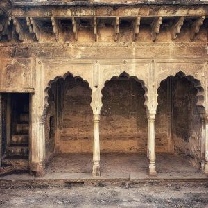 arches-and-stairways-qila-tatarpur